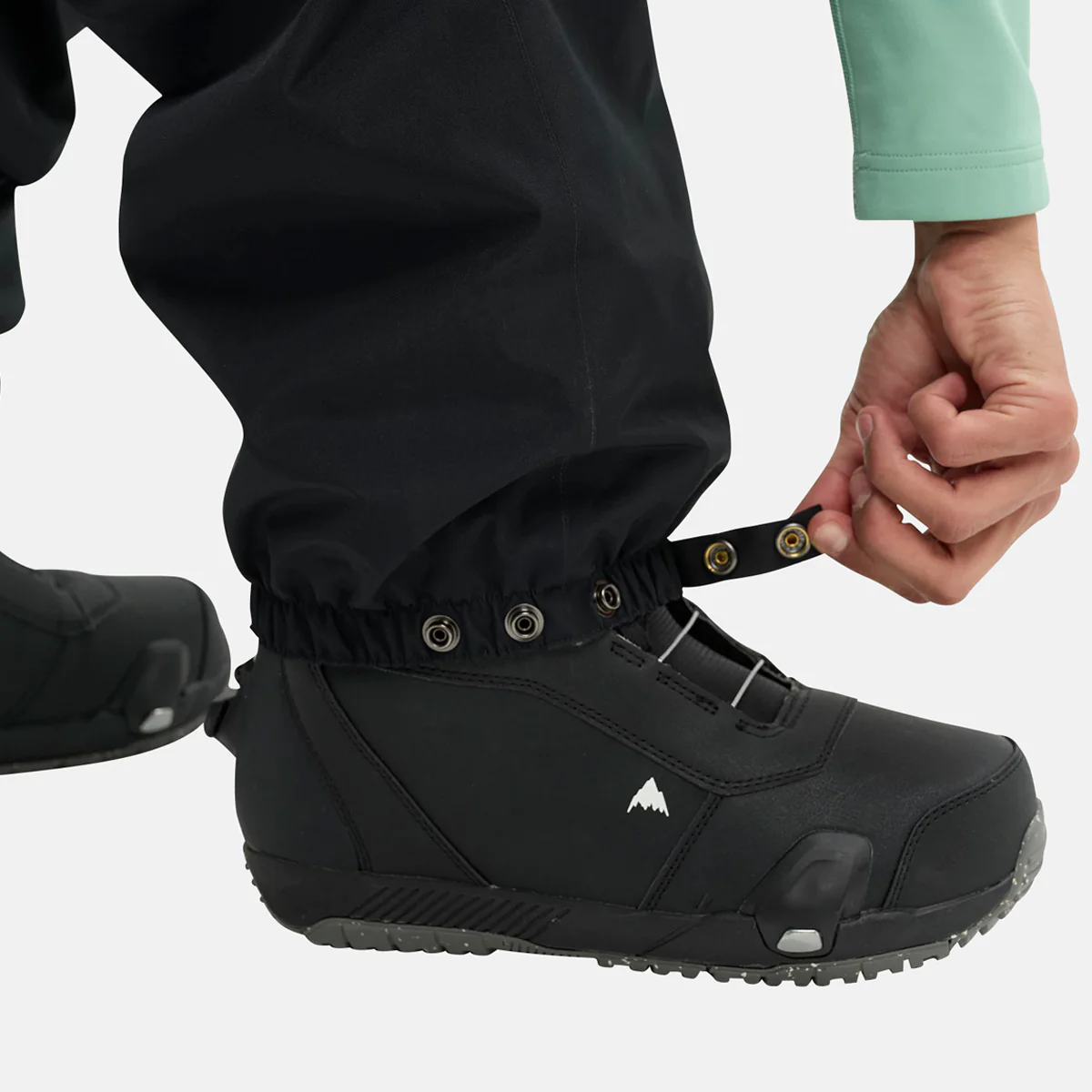 Burton Reserve 2L Relaxed Snow Bib Pants True Black - Image 4
